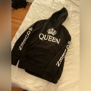 Women's black queen hoodie